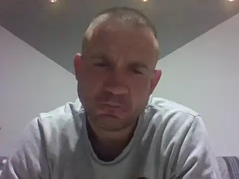 Snapshot of aroj95 chatting on April 27, 2026, 10:41 pm aroj95 online show from April 27, 2026, 10:41 pm