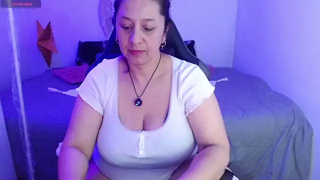 camilalatti online show from May 1, 2026, 12:59 am