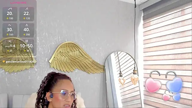 Snapshot of EmmaFerrary chatting on November 6, 2025, 7:18 pm EmmaFerrary online show from November 6, 2025, 7:18 pm