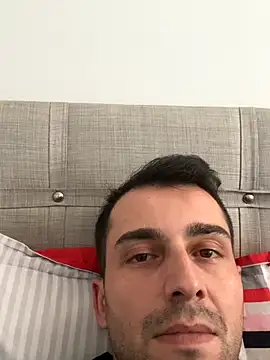 Snapshot of Emre-34 chatting on December 17, 2025, 7:35 am Emre-34 online show from December 17, 2025, 7:35 am