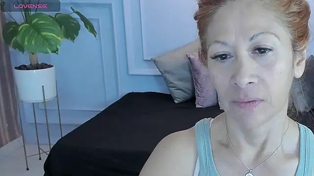 cintiagreyx online show from March 12, 2026, 11:25 am