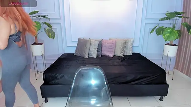 cintiagreyx online show from March 19, 2026, 11:32 am