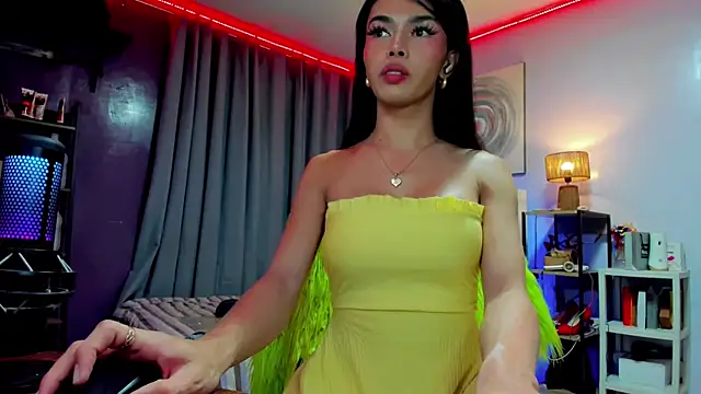 Snapshot of Amethyst_ts chatting on October 25, 2025, 3:45 pm Amethyst ts online show from October 25, 2025, 3:45 pm