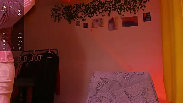 Snapshot of mollytuck chatting on December 2, 2025, 3:47 pm mollytuck online show from December 2, 2025, 3:47 pm