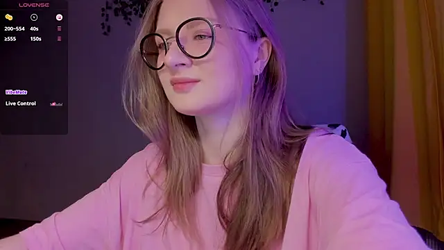 Snapshot of mollytuck chatting on April 15, 2026, 3:27 pm mollytuck online show from April 15, 2026, 3:27 pm