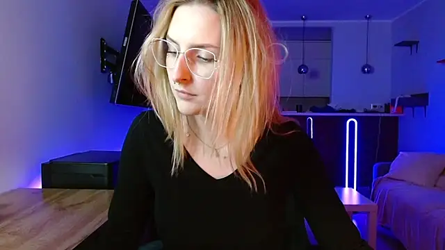 illusorycat online show from February 10, 2026, 3:33 pm