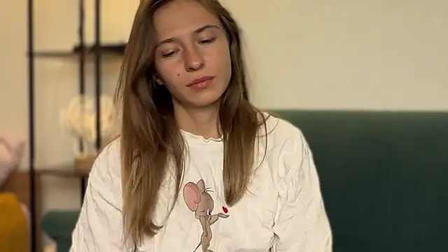 LovelyKatea online show from June 23, 2026, 3:32 pm