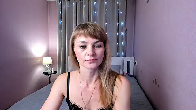 Snapshot of annasimonsj chatting on May 10, 2026, 12:47 am annasimonsj online show from May 10, 2026, 12:47 am