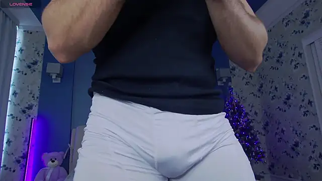 Snapshot of Arilas_ chatting on December 14, 2024, 7:40 am Arilas online show from December 14, 2024, 7:40 am