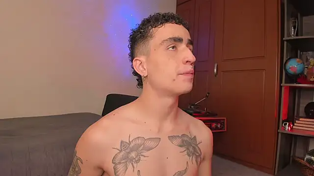 Snapshot of syd_onfire chatting on February 9, 2025, 6:01 am syd onfire online show from February 9, 2025, 6:01 am