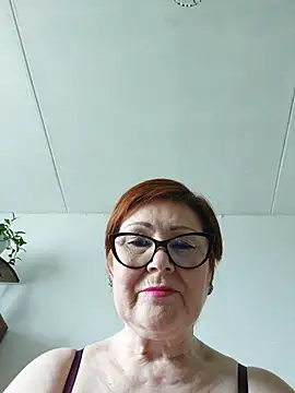 Snapshot of Fire_Night chatting on July 8, 2026, 7:31 am Fire Night online show from July 8, 2026, 7:31 am