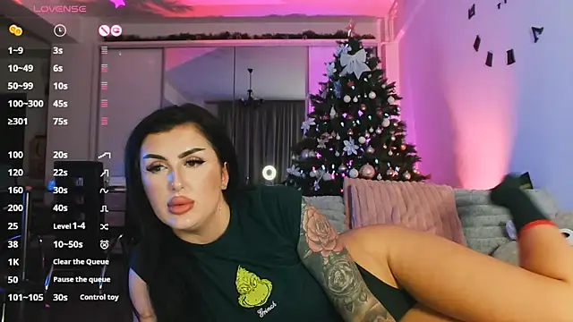 Snapshot of MichelleSwanX chatting on December 5, 2025, 5:33 pm MichelleSwanX online show from December 5, 2025, 5:33 pm