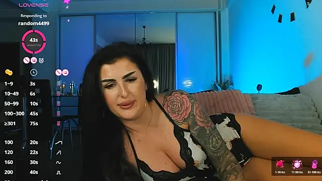 Snapshot of MichelleSwanX chatting on November 26, 2025, 8:20 pm MichelleSwanX online show from November 26, 2025, 8:20 pm