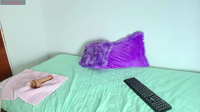 Snapshot of arianauwu chatting on April 5, 2026, 8:48 pm arianauwu online show from April 5, 2026, 8:48 pm