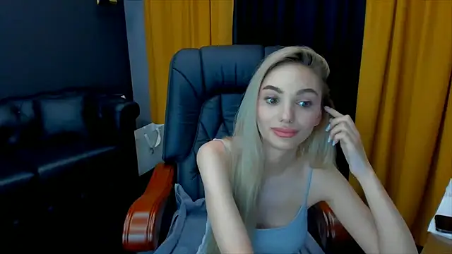 Snapshot of HaleySweet18 chatting on July 8, 2026, 11:49 pm HaleySweet18 online show from July 8, 2026, 11:49 pm