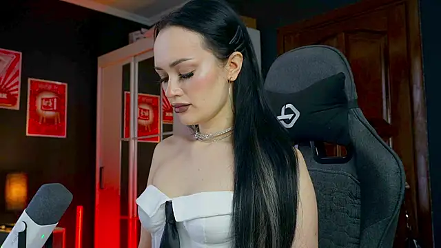 QueenAliss online show from January 18, 2026, 7:23 am