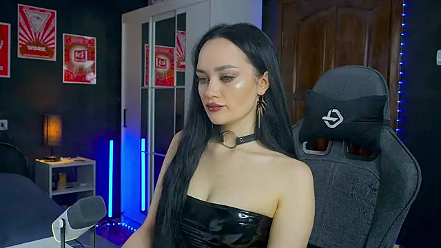 Snapshot of QueenAliss chatting on November 10, 2025, 6:29 am QueenAliss online show from November 10, 2025, 6:29 am