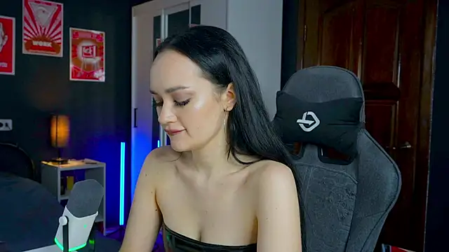 Snapshot of QueenAliss chatting on November 11, 2025, 5:46 am QueenAliss online show from November 11, 2025, 5:46 am