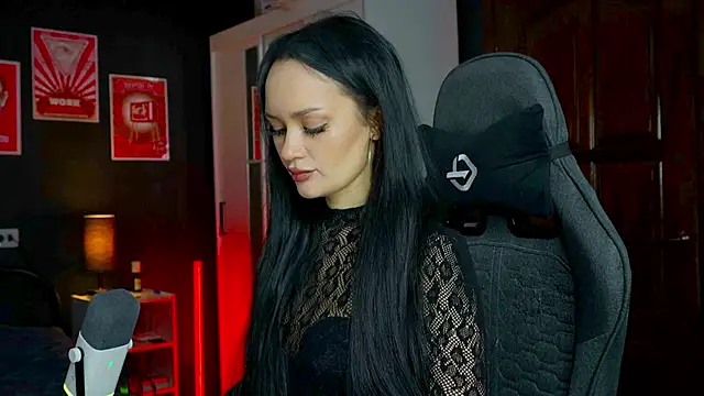 QueenAliss online show from February 26, 2026, 6:13 am