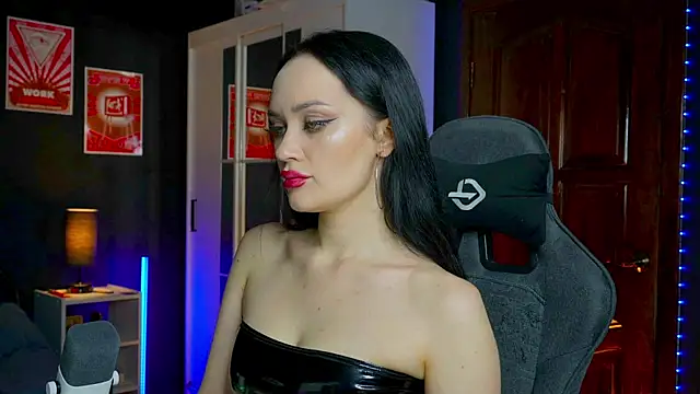 Snapshot of QueenAliss chatting on November 23, 2025, 8:46 am QueenAliss online show from November 23, 2025, 8:46 am