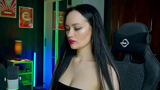 Snapshot of QueenAliss chatting on November 26, 2025, 8:58 am QueenAliss online show from November 26, 2025, 8:58 am