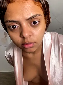 Snapshot of ValienteGirl_ chatting on November 4, 2025, 11:30 pm ValienteGirl online show from November 4, 2025, 11:30 pm