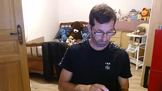 Snapshot of steph19x5 chatting on June 11, 2026, 7:44 pm steph19x5 online show from June 11, 2026, 7:44 pm