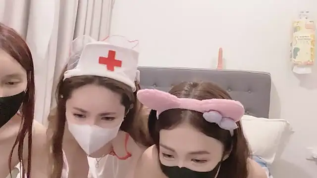 Snapshot of ANNA102 chatting on April 5, 2026, 2:13 pm ANNA102 online show from April 5, 2026, 2:13 pm