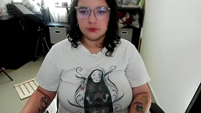 aika-dreams online show from November 11, 2025, 1:50 pm