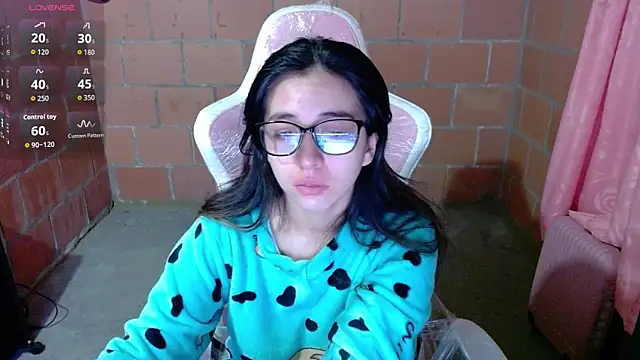 Snapshot of Maggie_Fox3 chatting on May 17, 2026, 3:39 am Maggie Fox3 online show from May 17, 2026, 3:39 am