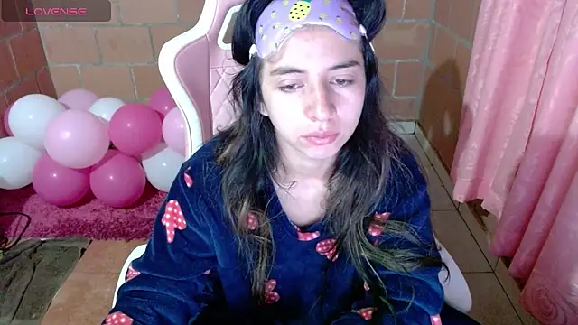 Snapshot of Maggie_Fox3 chatting on June 14, 2026, 2:35 am Maggie Fox3 online show from June 14, 2026, 2:35 am