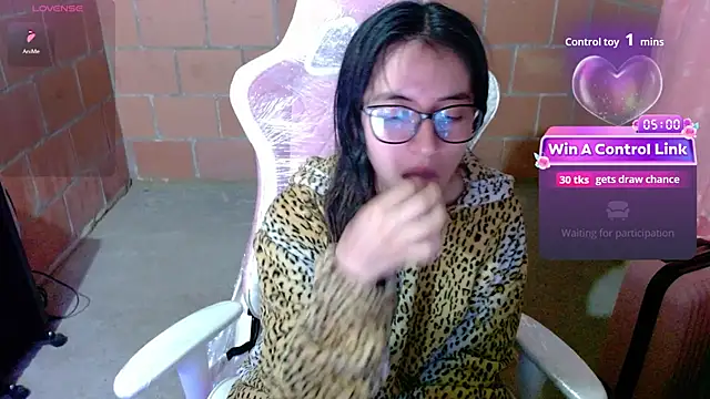 Snapshot of Maggie_Fox3 chatting on May 19, 2026, 1:21 am Maggie Fox3 online show from May 19, 2026, 1:21 am