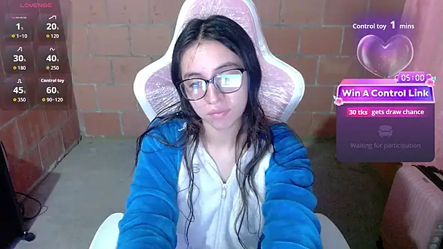 Snapshot of Maggie_Fox3 chatting on May 25, 2026, 1:05 am Maggie Fox3 online show from May 25, 2026, 1:05 am