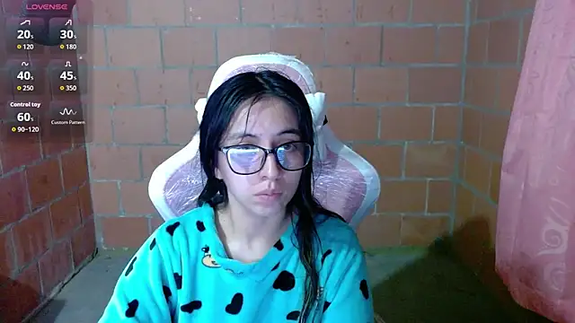Snapshot of Maggie_Fox3 chatting on May 13, 2026, 1:01 am Maggie Fox3 online show from May 13, 2026, 1:01 am