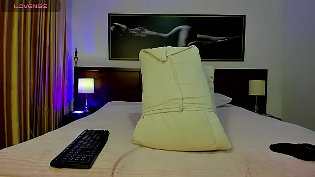 Snapshot of MiaMarin_hot chatting on December 4, 2025, 5:23 pm MiaMarin hot online show from December 4, 2025, 5:23 pm