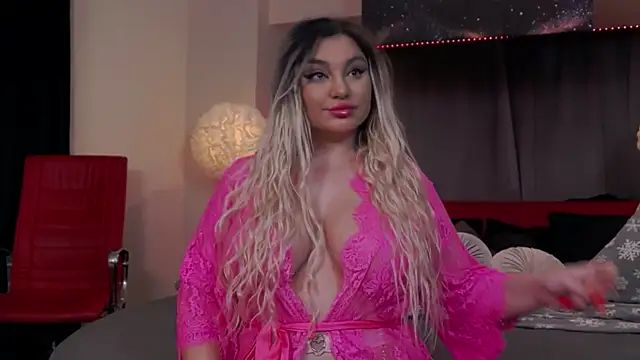 Snapshot of Larissa_K chatting on January 29, 2025, 9:28 pm Larissa K online show from January 29, 2025, 9:28 pm