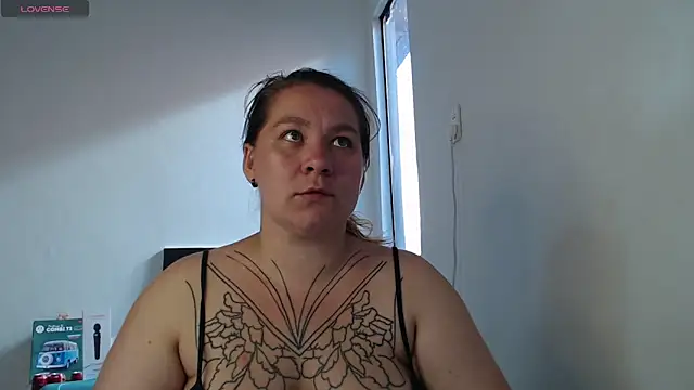 Snapshot of Enotika chatting on November 20, 2025, 7:58 pm Enotika online show from November 20, 2025, 7:58 pm