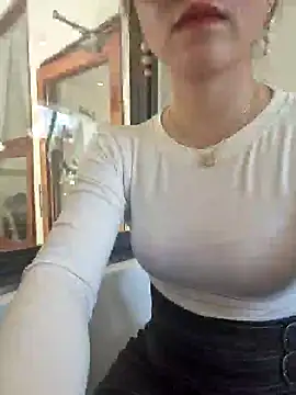 HinaLovely online show from February 2, 2025, 6:25 am