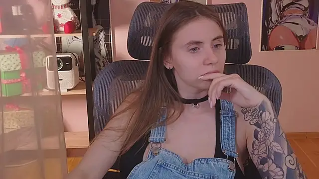 Snapshot of _AnnaStark_ chatting on December 5, 2025, 8:39 pm AnnaStark online show from December 5, 2025, 8:39 pm