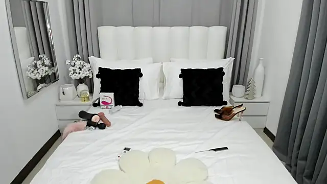 LustfulMonica online show from November 30, 2025, 11:00 am