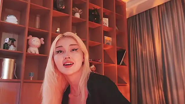 Snapshot of hyun_chia chatting on November 18, 2025, 3:10 am hyun chia online show from November 18, 2025, 3:10 am