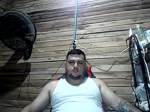 Snapshot of Arcangel_05 chatting on May 28, 2026, 5:15 am Arcangel 05 online show from May 28, 2026, 5:15 am