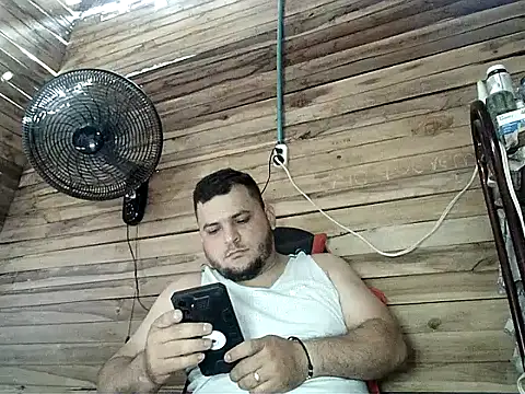 Snapshot of Arcangel_05 chatting on May 20, 2026, 3:31 pm Arcangel 05 online show from May 20, 2026, 3:31 pm