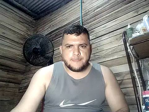 Snapshot of Arcangel_05 chatting on May 13, 2026, 3:57 am Arcangel 05 online show from May 13, 2026, 3:57 am