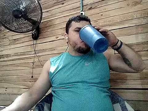 Snapshot of Arcangel_05 chatting on May 11, 2026, 4:04 pm Arcangel 05 online show from May 11, 2026, 4:04 pm
