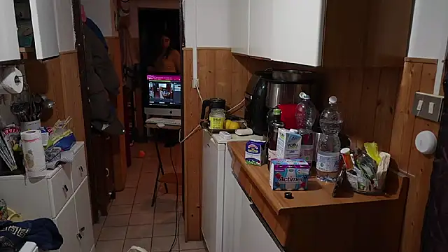 VanessaDoyle online show from November 24, 2025, 5:57 pm