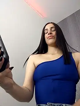 Amira Milker online show from March 18, 2025, 1:44 pm