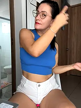 Snapshot of Verito_hot chatting on October 19, 2025, 2:09 pm Verito hot online show from October 19, 2025, 2:09 pm