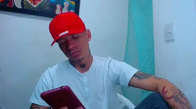 Snapshot of sebas_bigcock69 chatting on December 28, 2024, 2:33 am sebas bigcock69 online show from December 28, 2024, 2:33 am