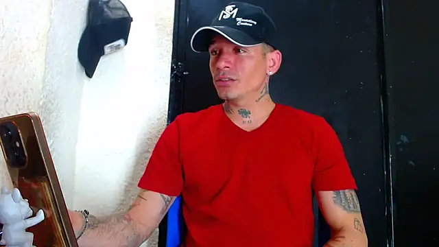 Snapshot of sebas_bigcock69 chatting on March 22, 2025, 4:03 am sebas bigcock69 online show from March 22, 2025, 4:03 am